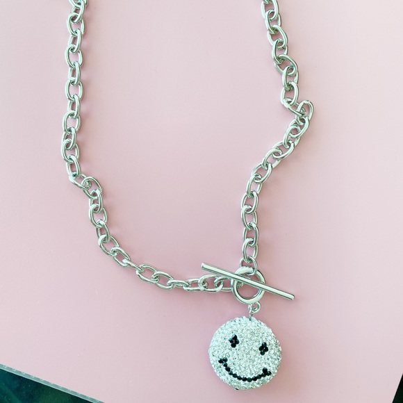 Embellished Smiley Face Tag Toggle Necklace - Picture 3 of 4